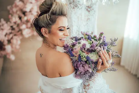 MAKING OF NOIVA SENSUAL COM VESTIDO CASAMENTO'