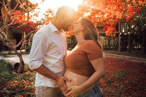 FOTOS ENSAIO GESTANTE FLORES VERMELHAS'