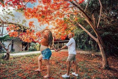 FOTOS ENSAIO GESTANTE FLORES VERMELHAS'