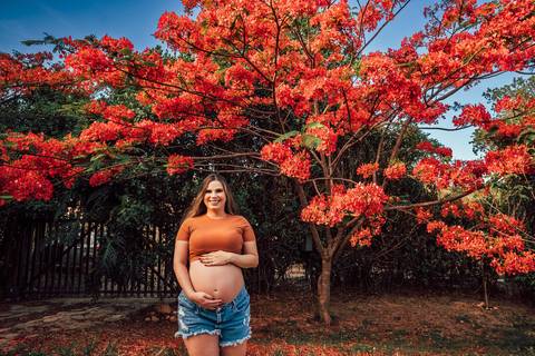 FOTOS ENSAIO GESTANTE FLORES VERMELHAS'