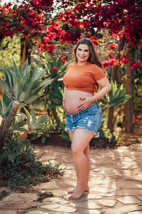 FOTOS ENSAIO GESTANTE FLORES VERMELHAS'