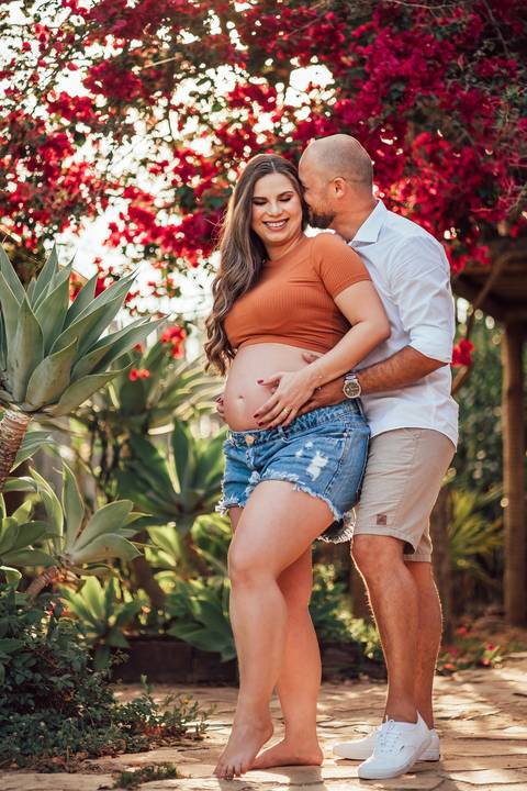 FOTOS ENSAIO GESTANTE FLORES VERMELHAS'