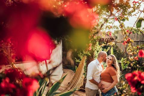 FOTOS ENSAIO GESTANTE FLORES VERMELHAS'