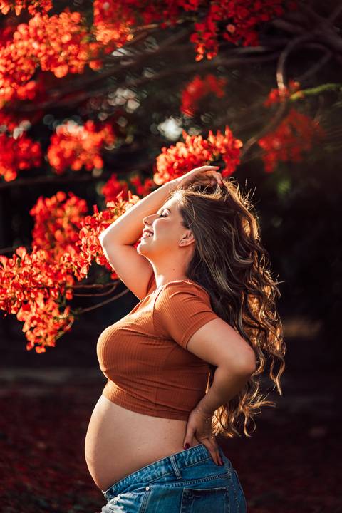 FOTOS ENSAIO GESTANTE FLORES VERMELHAS'