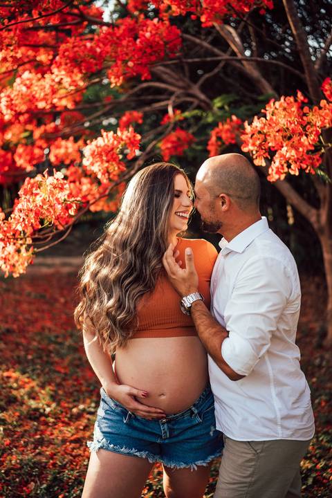 FOTOS ENSAIO GESTANTE FLORES VERMELHAS'