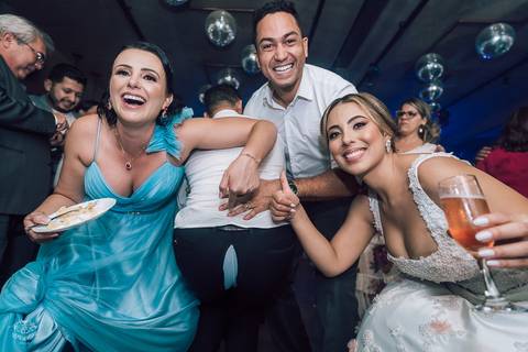 NOIVO JOGANDO VODKA'