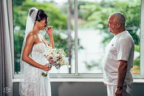 REAÇÃO PAI VER NOIVA PRONTA'