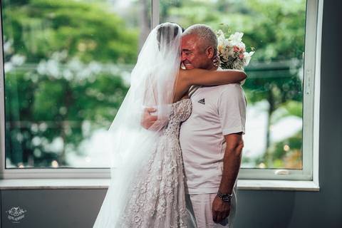 REAÇÃO PAI VER NOIVA PRONTA'