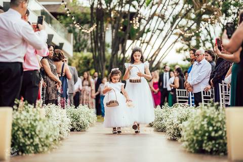 ENTRADA FLORISTAS CERIMONIA CASAMENTO BELO HORIZONTE'