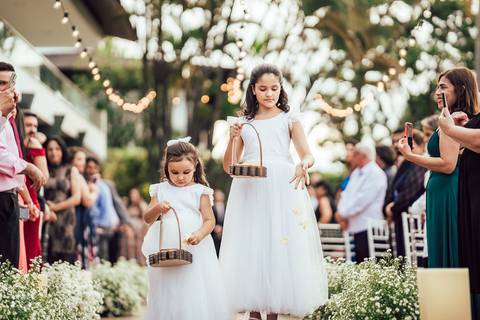 ENTRADA FLORISTAS CERIMONIA CASAMENTO BELO HORIZONTE'