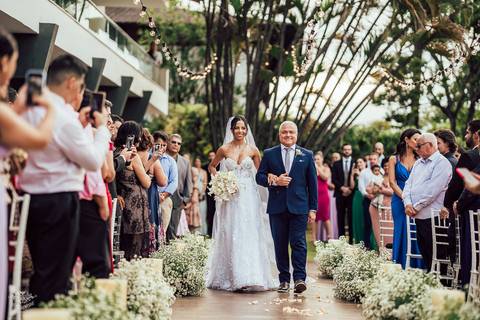 ENTRADA FLORISTAS CERIMONIA CASAMENTO BELO HORIZONTE'