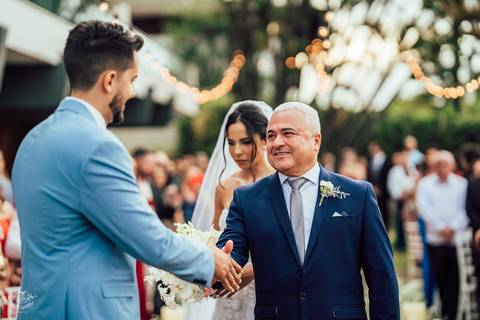 ENTRADA FLORISTAS CERIMONIA CASAMENTO BELO HORIZONTE'