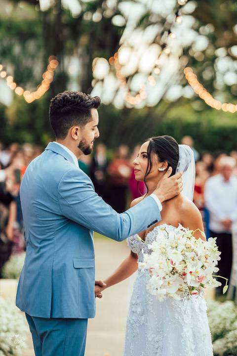 FOTO NOIVO BEIJANDO TESTA NOIVA ENTRADA CASAMENTO'