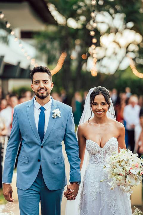 FOTO NOIVO BEIJANDO TESTA NOIVA ENTRADA CASAMENTO'