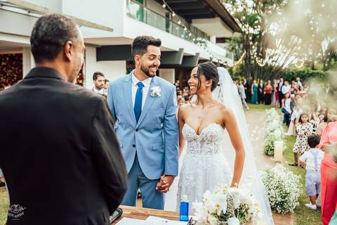 FOTO NOIVO BEIJANDO TESTA NOIVA ENTRADA CASAMENTO'