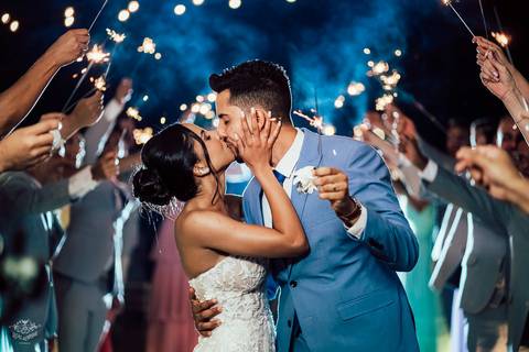 SAIDA NOIVOS SPARKOS CERIMONIA'