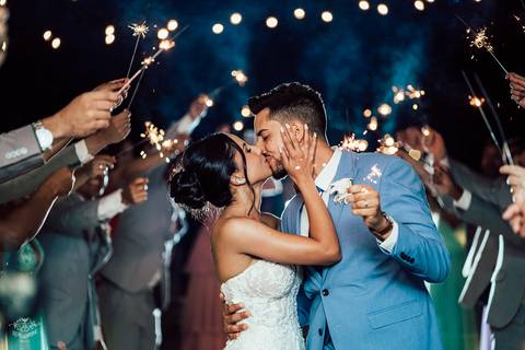 SAIDA NOIVOS SPARKOS CERIMONIA'