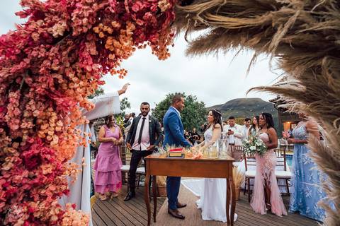 ARCO DE FLORES CASAMENTO'