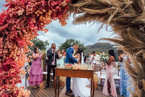 ARCO DE FLORES CASAMENTO'
