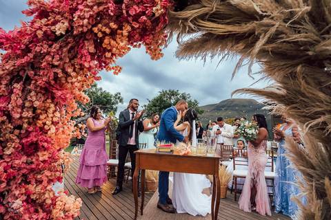 ARCO DE FLORES CASAMENTO'