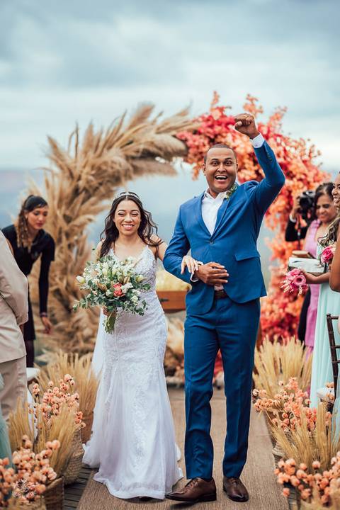 ARCO DE FLORES CASAMENTO'