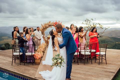 ARCO DE FLORES CASAMENTO'