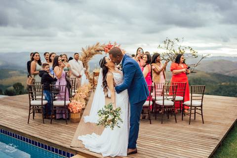 ARCO DE FLORES CASAMENTO'