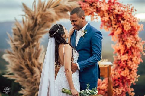 ARCO DE FLORES CASAMENTO'