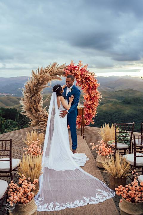ARCO DE FLORES CASAMENTO'