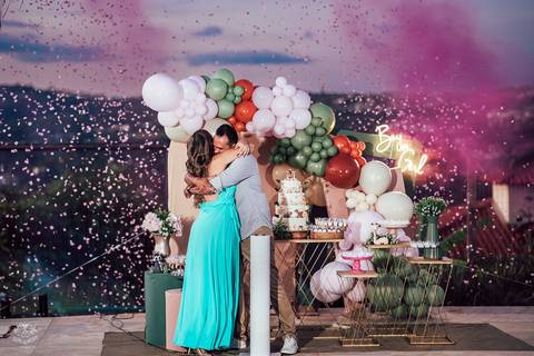 FOTOS CHA REVELAÇÃO COM FUMAÇA COLORIDA'