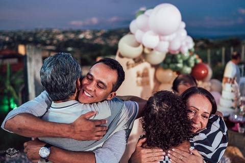 FOTOS CHA REVELAÇÃO COM FUMAÇA COLORIDA'