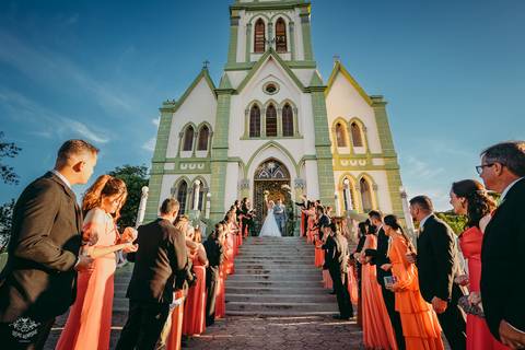 SAIDA CASAMENTO CHUVA DE ARROZ'