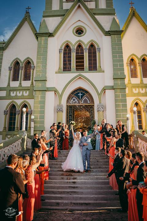 SAIDA CASAMENTO CHUVA DE ARROZ'