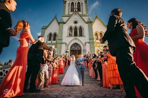SAIDA CASAMENTO CHUVA DE ARROZ'