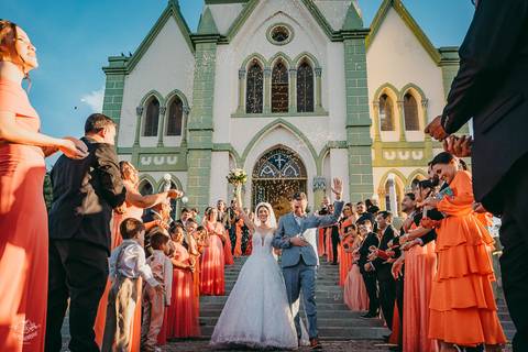 SAIDA CASAMENTO CHUVA DE ARROZ'