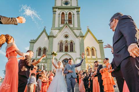 SAIDA NOIVOS CASAMENTO CHUVA DE ARROZ'