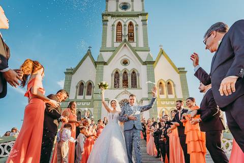 SAIDA NOIVOS CASAMENTO CHUVA DE ARROZ'