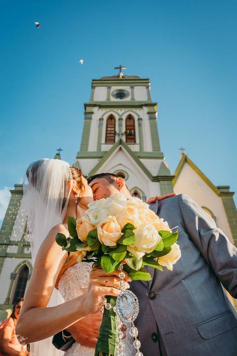 SAIDA NOIVOS CASAMENTO CHUVA DE ARROZ'