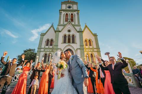 SAIDA NOIVOS CASAMENTO CHUVA DE ARROZ'