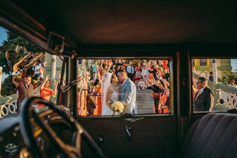 SAIDA NOIVOS CASAMENTO CHUVA DE ARROZ'