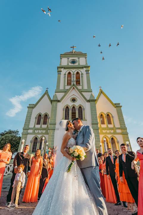 SAIDA NOIVOS CASAMENTO CHUVA DE ARROZ'