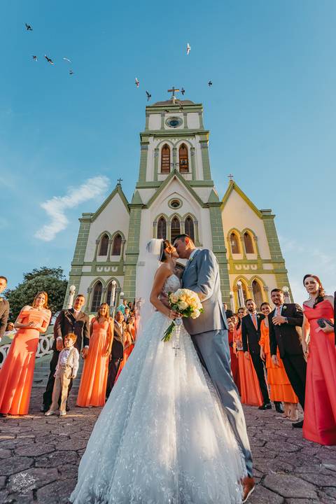 SAIDA NOIVOS CASAMENTO CHUVA DE ARROZ'