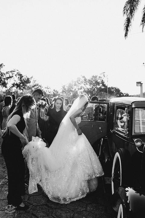 SAIDA NOIVOS CASAMENTO CHUVA DE ARROZ'