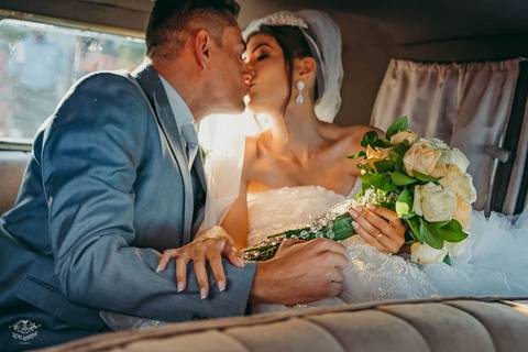 SAIDA NOIVOS CASAMENTO CHUVA DE ARROZ'