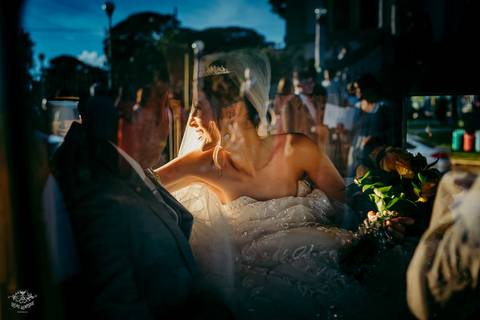 SAIDA NOIVOS CASAMENTO CHUVA DE ARROZ'