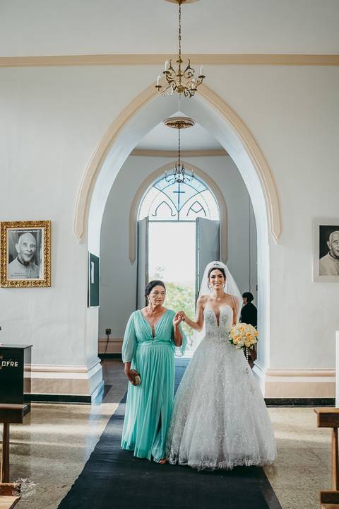 ENTRADA NOIVA CASAMENTO IGREJA MATRIZ LEANDRO FERRIERA - NOVA SERRANA'