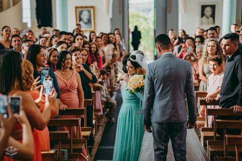 ENTRADA NOIVA CASAMENTO IGREJA MATRIZ LEANDRO FERRIERA - NOVA SERRANA'
