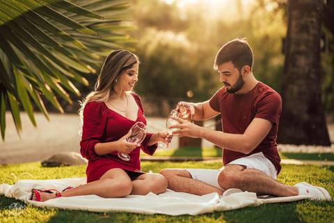 FOTOS ENSAIO PRE WEDDING TOMANDO VINHO '