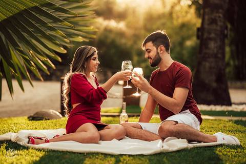 FOTOS ENSAIO PRE WEDDING TOMANDO VINHO '