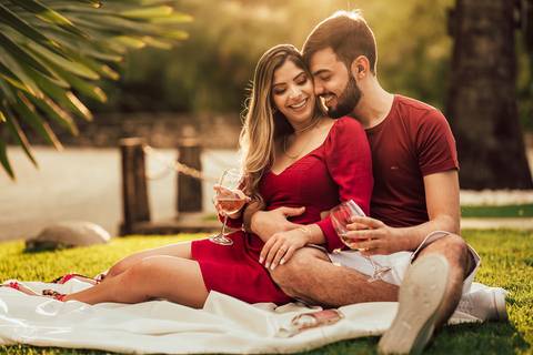 FOTOS ENSAIO PRE WEDDING TOMANDO VINHO '